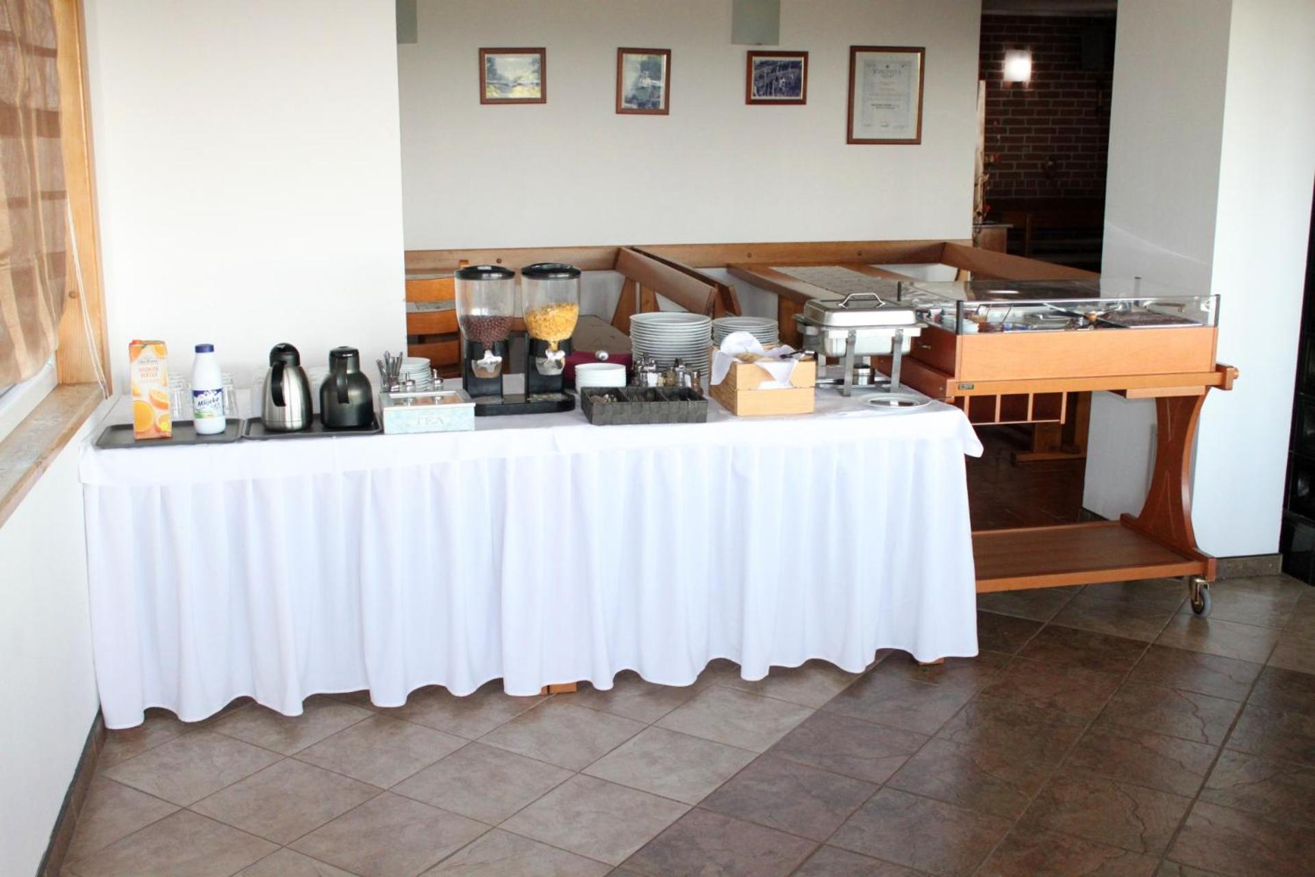 Guesthouse Rezekov Podrum ยาสเตรบาร์สโก ภายนอก รูปภาพ