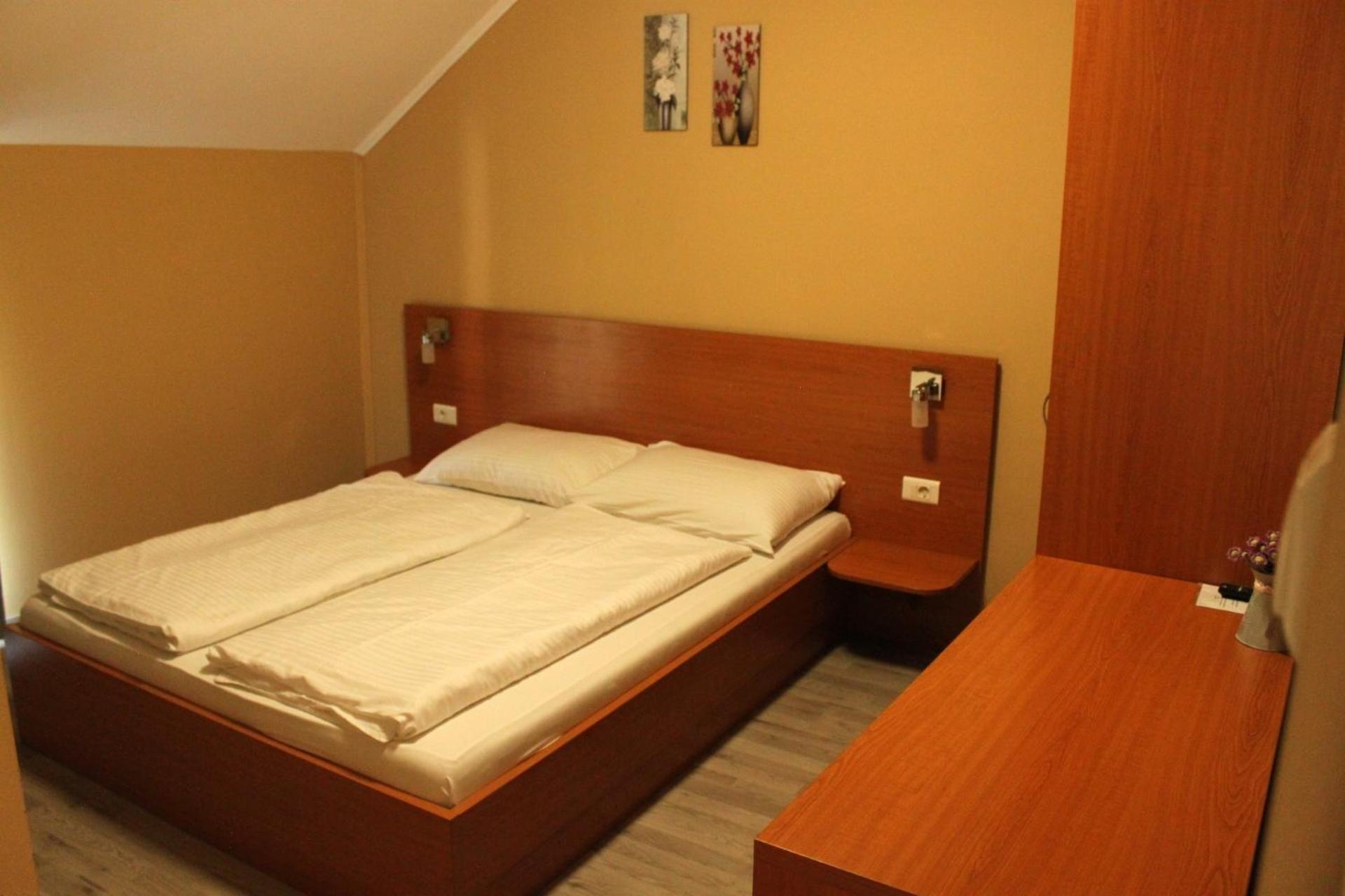 Guesthouse Rezekov Podrum ยาสเตรบาร์สโก ภายนอก รูปภาพ