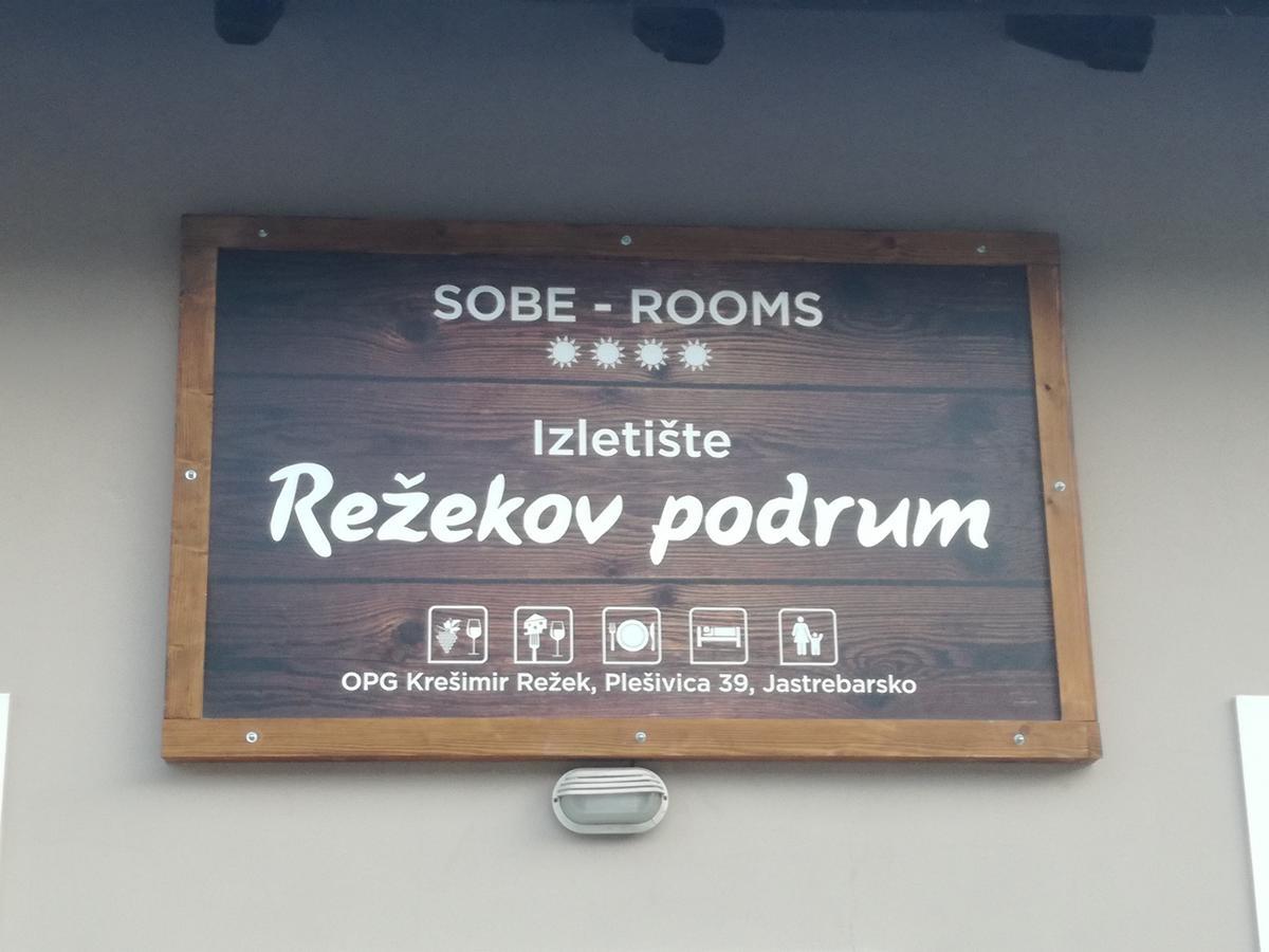 Guesthouse Rezekov Podrum ยาสเตรบาร์สโก ภายนอก รูปภาพ